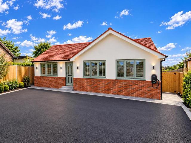 Bungalow for sale in Crays Hill, Basildon