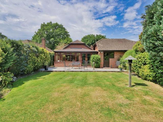 Bungalow for sale in West End, Heol-las