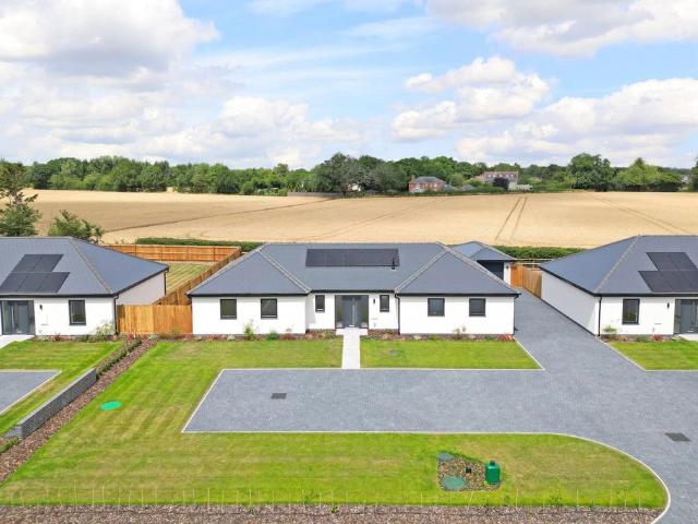 Bungalow for sale in East End, Chelmondiston