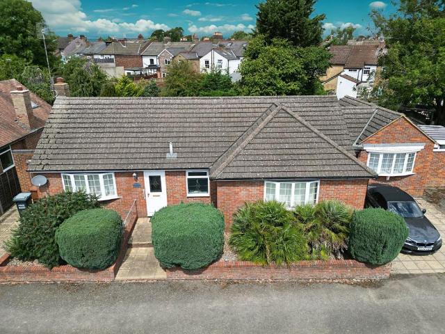 Bungalow for sale in Batchworth, Hertfordshire