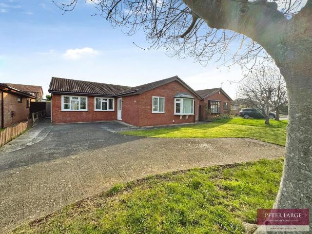 Bungalow for sale in Kinmel Bay, Wales