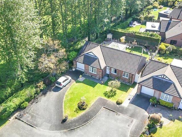Bungalow for sale in Llansantffraid-ym-mechain, Wales