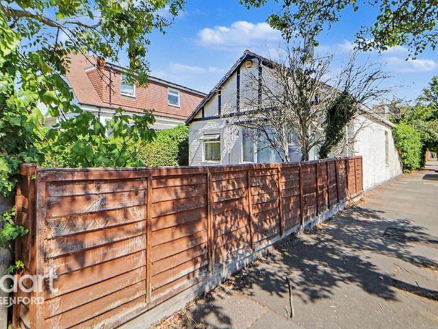 Bungalow for sale in London Borough of Ealing, Greenford