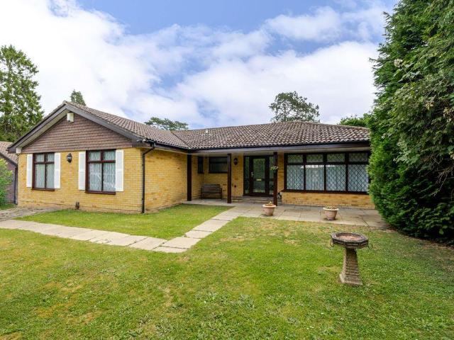 Bungalow for sale in Hillview, Surrey