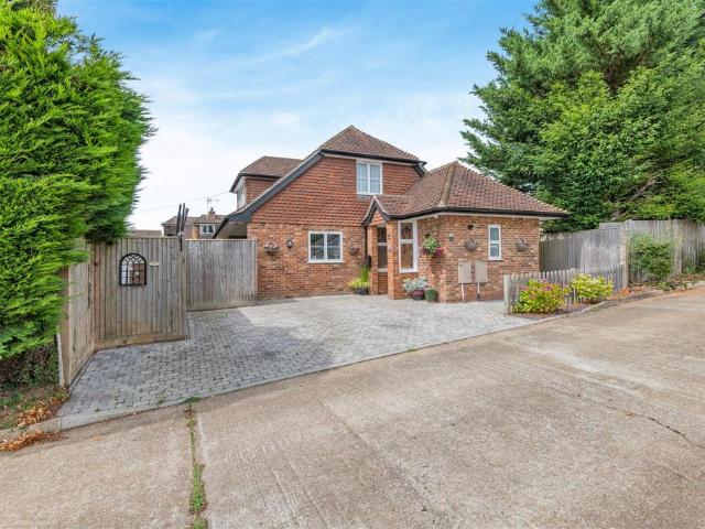 Bungalow for sale in Midway, Kent