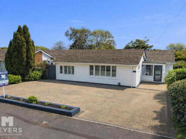Bungalow for sale in Highcliffe