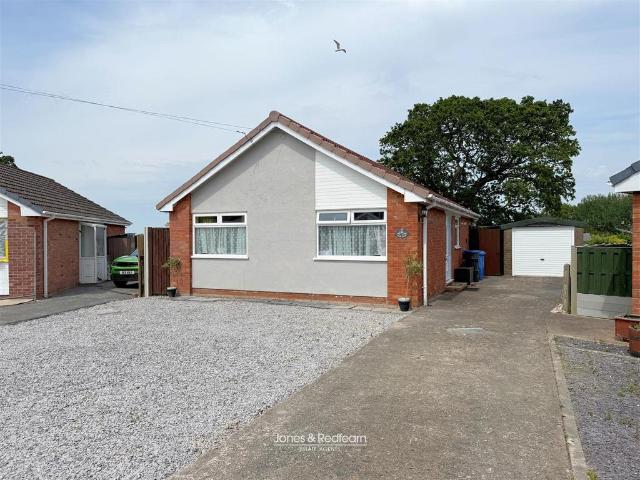 Bungalow for sale in Bodelwyddan