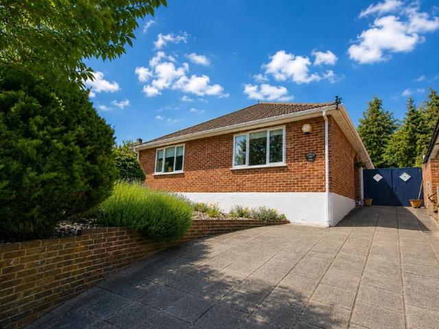 Bungalow for sale in Carshalton Beeches, Greater London