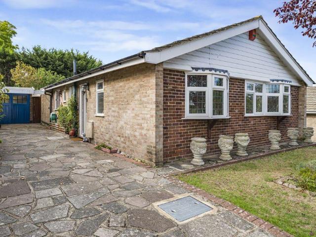 Bungalow for sale in Bridgen, Greater London