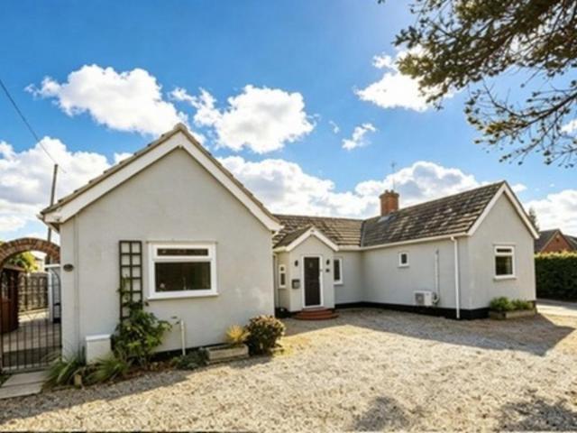 Bungalow for sale in Chipping Hill, Essex