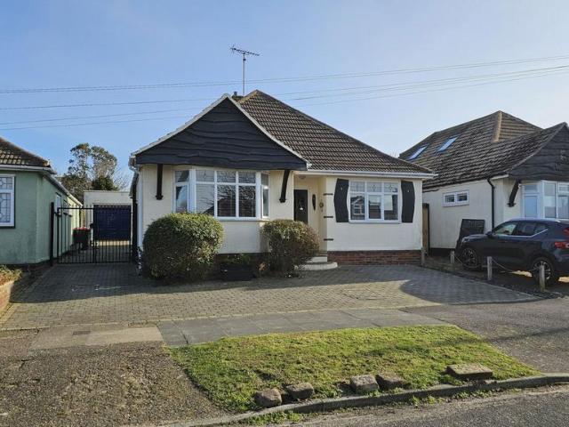 Bungalow for sale in Acol, Kent