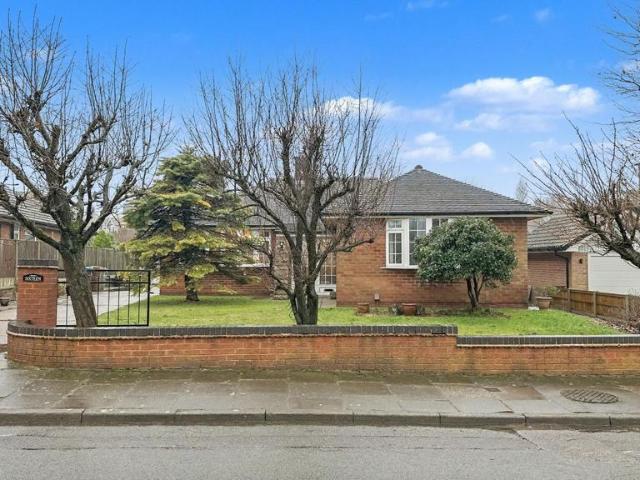 Bungalow for sale in Berry Hill, Potters Corner