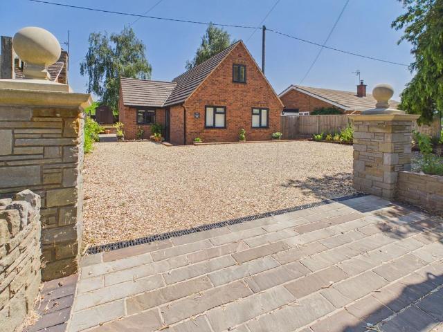 Bungalow for sale in Brampton Abbotts
