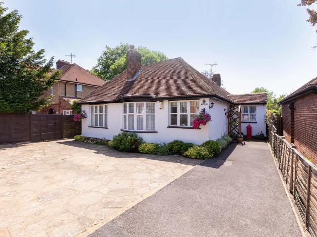 Bungalow for sale in Highway, Maidenhead
