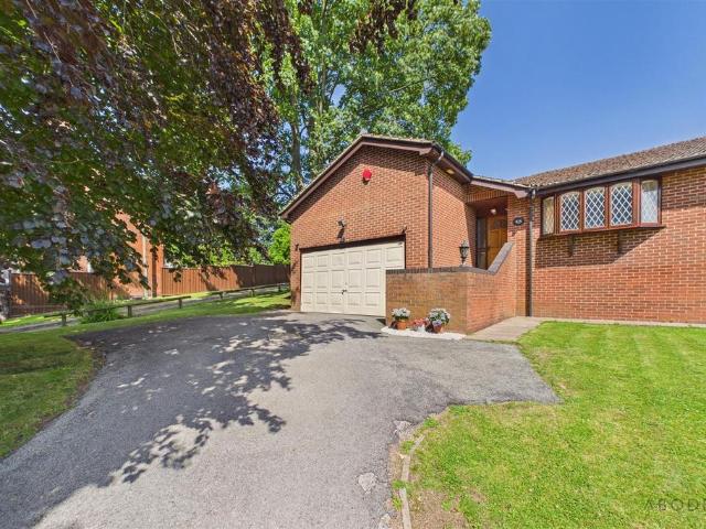 Bungalow for sale in Winshill, Beamhurst