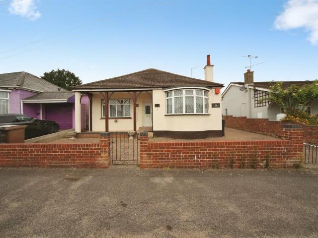 Bungalow for sale in Sundon Park, Luton