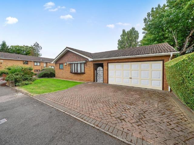 Bungalow for sale in Whetstone, Oakleigh Park