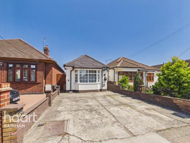 Bungalow for sale in Rainham, Greater London