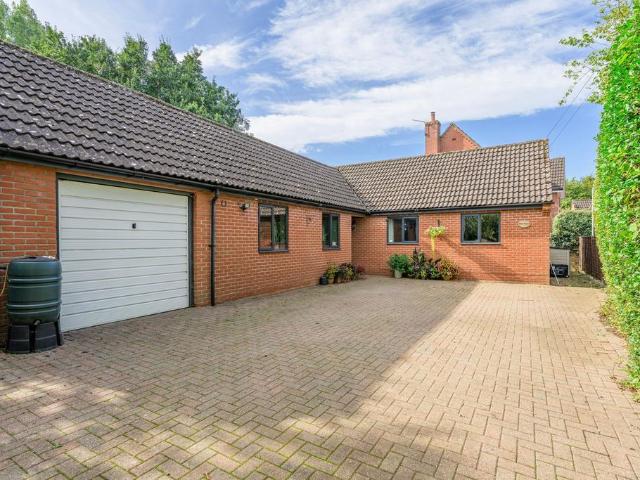 Bungalow for sale in Besthorpe, East Tuddenham