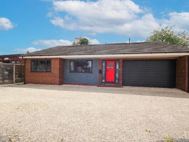Bungalow for sale in Weaverham, Gorstage