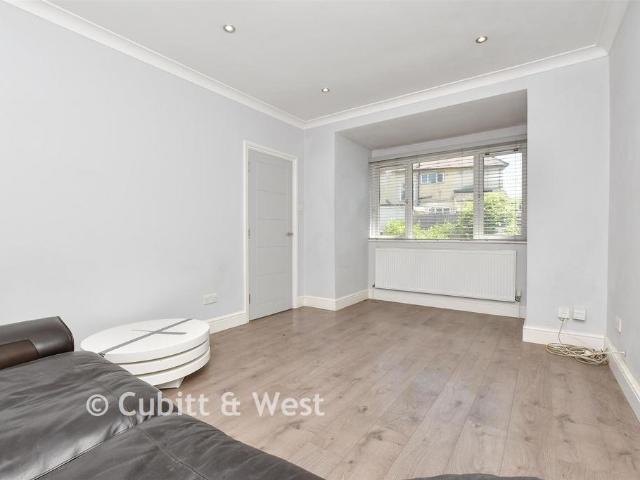 Bungalow for sale in London Borough of Croydon, Kenley