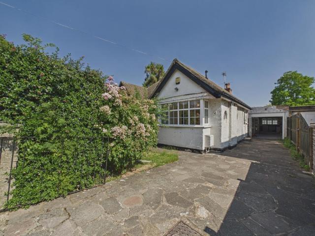 Bungalow for sale in London Borough of Hillingdon, Greater London