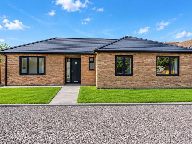 Bungalow for sale in Stopsley, Luton