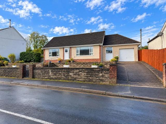 Bungalow for sale in Glyncoch, Ynysybwl