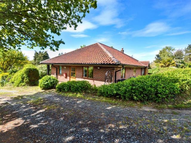 Bungalow for sale in Roughton, Comers