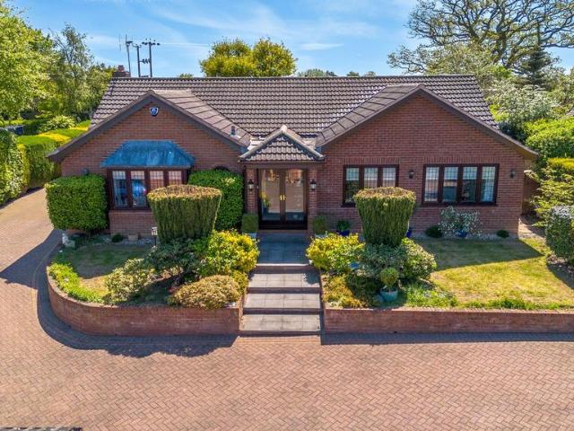 Bungalow for sale in Trysull and Seisdon, Great Chatwell