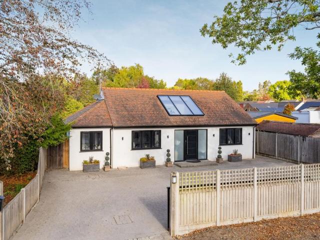 Bungalow for sale in Woodend, Ascot