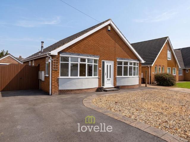 Bungalow for sale in Holton le Clay, East Lindsey