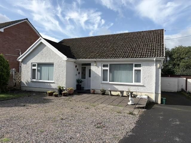 Bungalow for sale in Llandyfaelog, Cwmffrwd