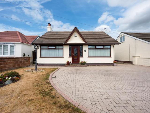 Bungalow for sale in Lydiate, Sefton