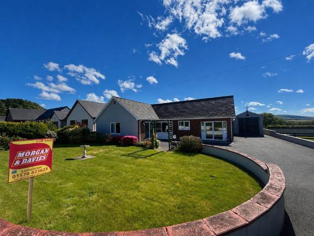 Bungalow for sale in Pentre-cwrt, Wales