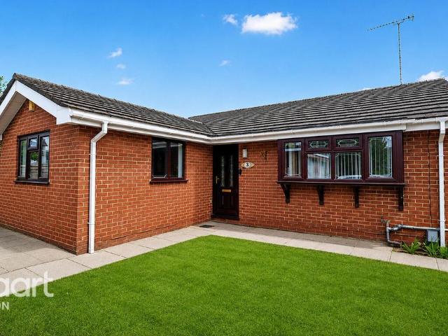 Bungalow for sale in Spring Park, Luton