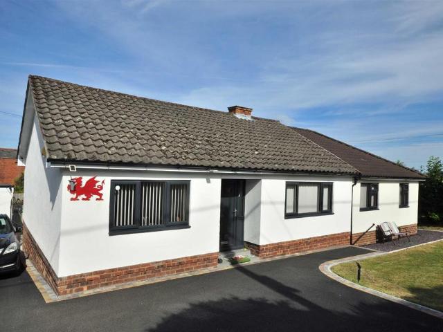Bungalow for sale in Little Mountain, Wales