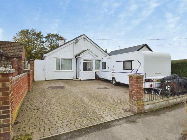 Bungalow for sale in Durrington, Wiltshire
