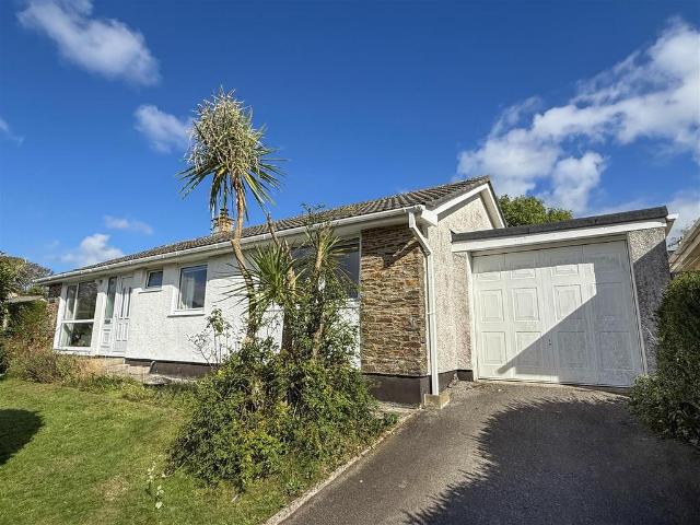 Bungalow for sale in Gweek
