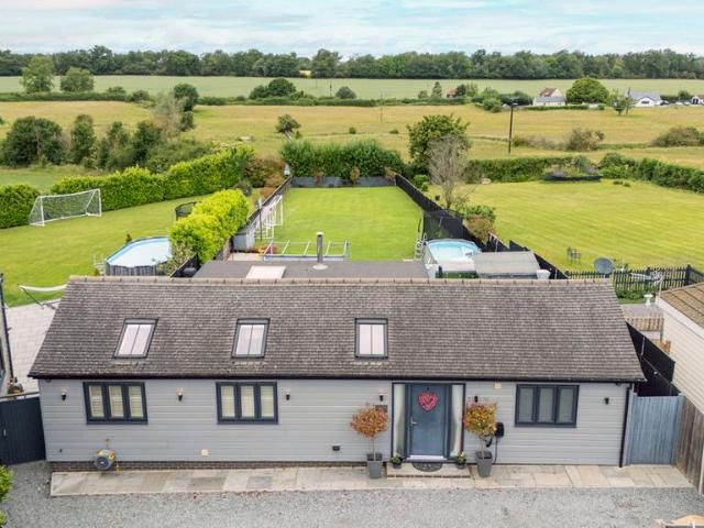 Bungalow for sale in Moreton, Epping