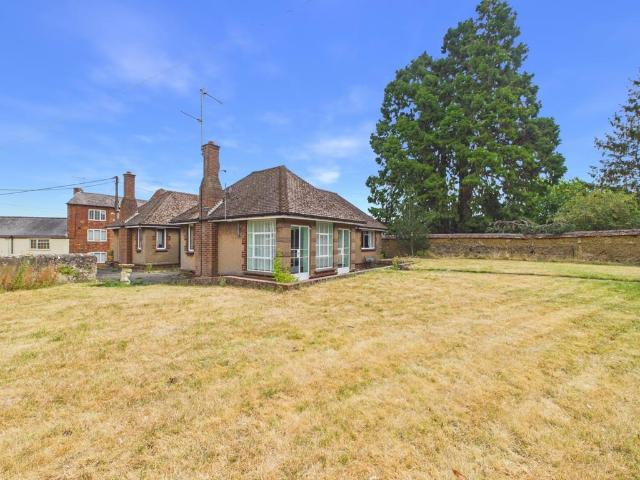 Bungalow for sale in Long Buckby, Northamptonshire