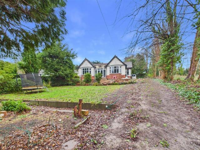 Bungalow for sale in Winshill, Beamhurst