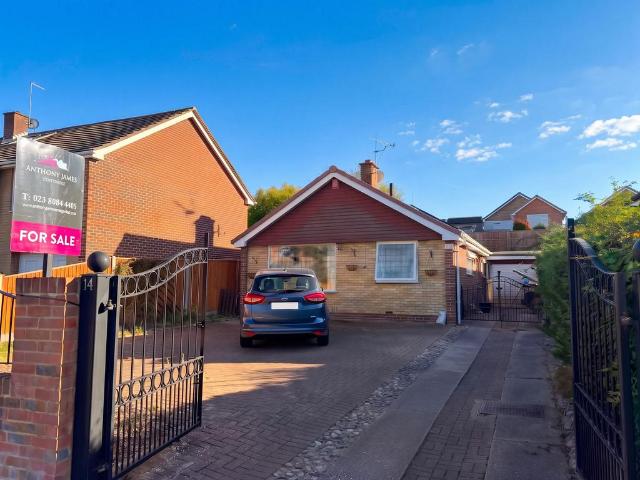 Bungalow for sale in Hollybank, New Forest