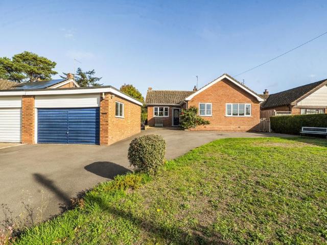 Bungalow for sale in Defford, Wychavon
