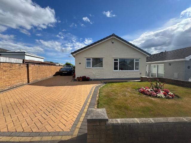 Bungalow for sale in Coedffranc, Wales