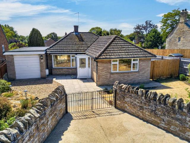 Bungalow for sale in Priors Hall Park, Weldon