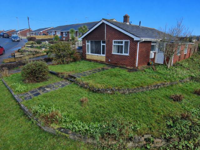 Bungalow for sale in Foxhayes, Watergate