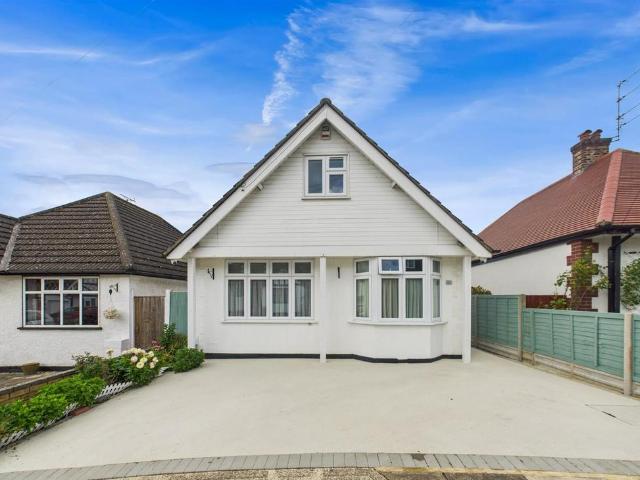 Bungalow for sale in Ickenham, Greater London