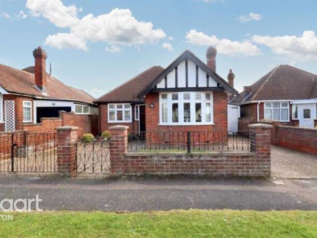 Bungalow for sale in Warden Hill, Luton