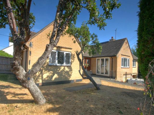 Bungalow for sale in Berrick Salome, Oxfordshire